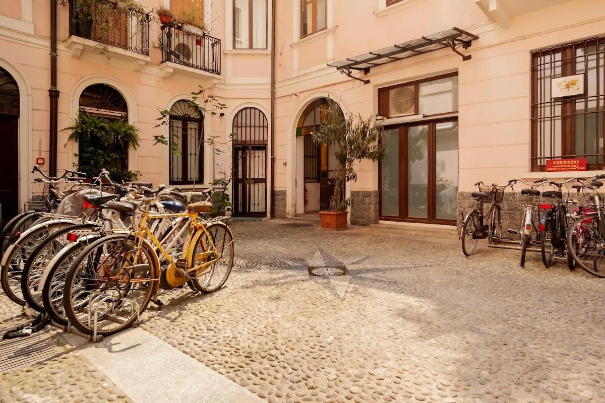 Live Milan In Style Elegant Apartment Near Duomo Italy