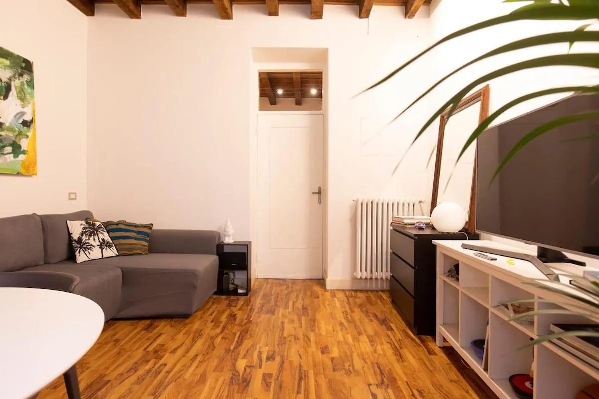 Live Milan In Style Elegant Apartment Near Duomo Italy